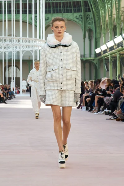 Look 12
